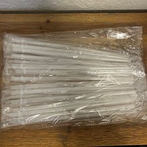 25 plastic Straws